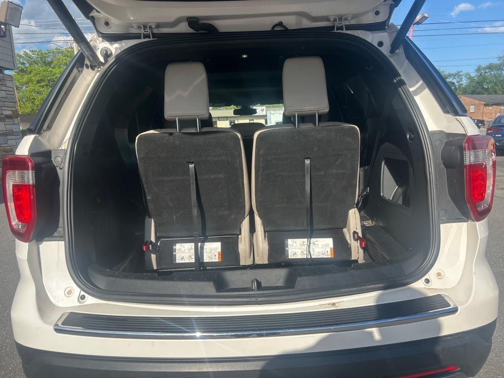 2018 WHITE FORD EXPLORER XLT (1FM5K8D83JG) with an 3.5L engine, Automatic transmission, located at 2514 Williamson Rd NE, Roanoke, VA, 24012, (540) 265-7770, 37.294636, -79.936249 - NO CREDIT CHECK FINANCING WITH ONLY $4300 DOWN PAYMENT!!!! Check out our website www.needausedvehicle.com for our No Credit Check/ In House Financing options!! No Credit Check Available!!! In House Financing Available!!! All Clean Title Vehicles (no Salvaged or flooded vehicles ever on our lot)! - Photo#4