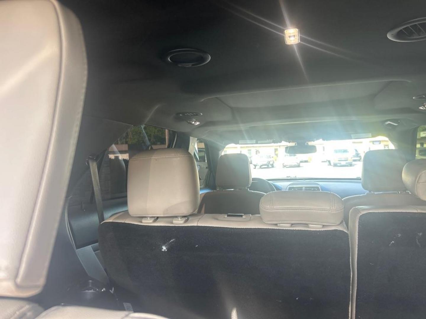 2018 WHITE FORD EXPLORER XLT (1FM5K8D83JG) with an 3.5L engine, Automatic transmission, located at 2514 Williamson Rd NE, Roanoke, VA, 24012, (540) 265-7770, 37.294636, -79.936249 - NO CREDIT CHECK FINANCING WITH ONLY $4300 DOWN PAYMENT!!!! Check out our website www.needausedvehicle.com for our No Credit Check/ In House Financing options!! No Credit Check Available!!! In House Financing Available!!! All Clean Title Vehicles (no Salvaged or flooded vehicles ever on our lot)! - Photo#6