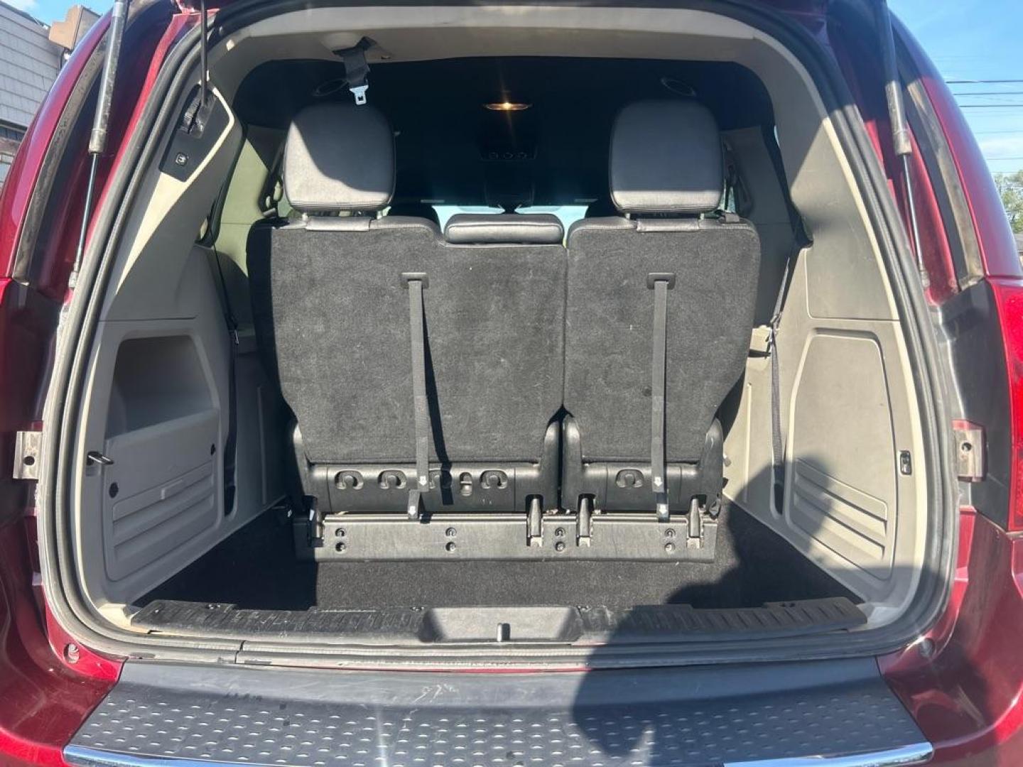 2019 RED DODGE GRAND CARAVAN SXT (2C4RDGCG8KR) with an 3.6L engine, Automatic transmission, located at 2514 Williamson Rd NE, Roanoke, VA, 24012, (540) 265-7770, 37.294636, -79.936249 - NO CREDIT CHECK FINANCING WITH ONLY $3200 DOWN PAYMENT!!!! Check out our website www.needausedvehicle.com for our No Credit Check/ In House Financing options!! No Credit Check Available!!! In House Financing Available!!! All Clean Title Vehicles (no Salvaged or flooded vehicles ever on our lot)! - Photo#2
