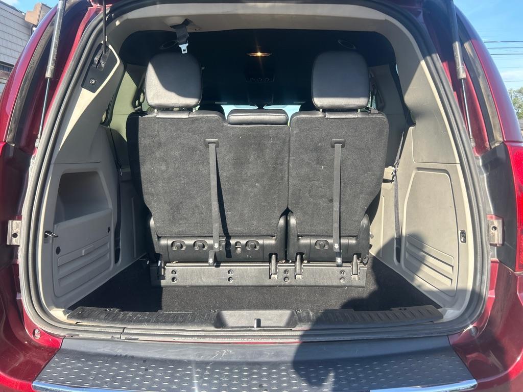 2019 RED DODGE GRAND CARAVAN SXT (2C4RDGCG8KR) with an 3.6L engine, Automatic transmission, located at 2514 Williamson Rd NE, Roanoke, VA, 24012, (540) 265-7770, 37.294636, -79.936249 - NO CREDIT CHECK FINANCING WITH ONLY $3200 DOWN PAYMENT!!!! Check out our website www.needausedvehicle.com for our No Credit Check/ In House Financing options!! No Credit Check Available!!! In House Financing Available!!! All Clean Title Vehicles (no Salvaged or flooded vehicles ever on our lot)! - Photo#2