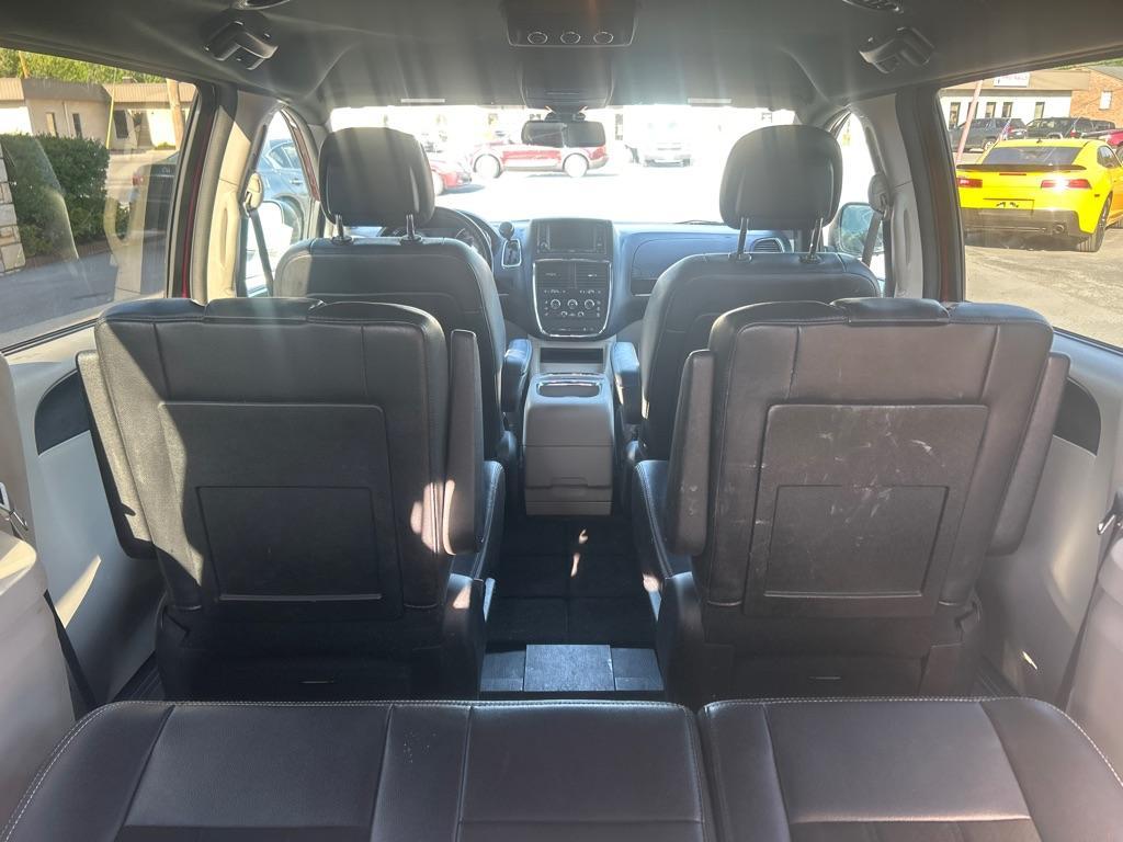 2019 RED DODGE GRAND CARAVAN SXT (2C4RDGCG8KR) with an 3.6L engine, Automatic transmission, located at 2514 Williamson Rd NE, Roanoke, VA, 24012, (540) 265-7770, 37.294636, -79.936249 - NO CREDIT CHECK FINANCING WITH ONLY $3200 DOWN PAYMENT!!!! Check out our website www.needausedvehicle.com for our No Credit Check/ In House Financing options!! No Credit Check Available!!! In House Financing Available!!! All Clean Title Vehicles (no Salvaged or flooded vehicles ever on our lot)! - Photo#3