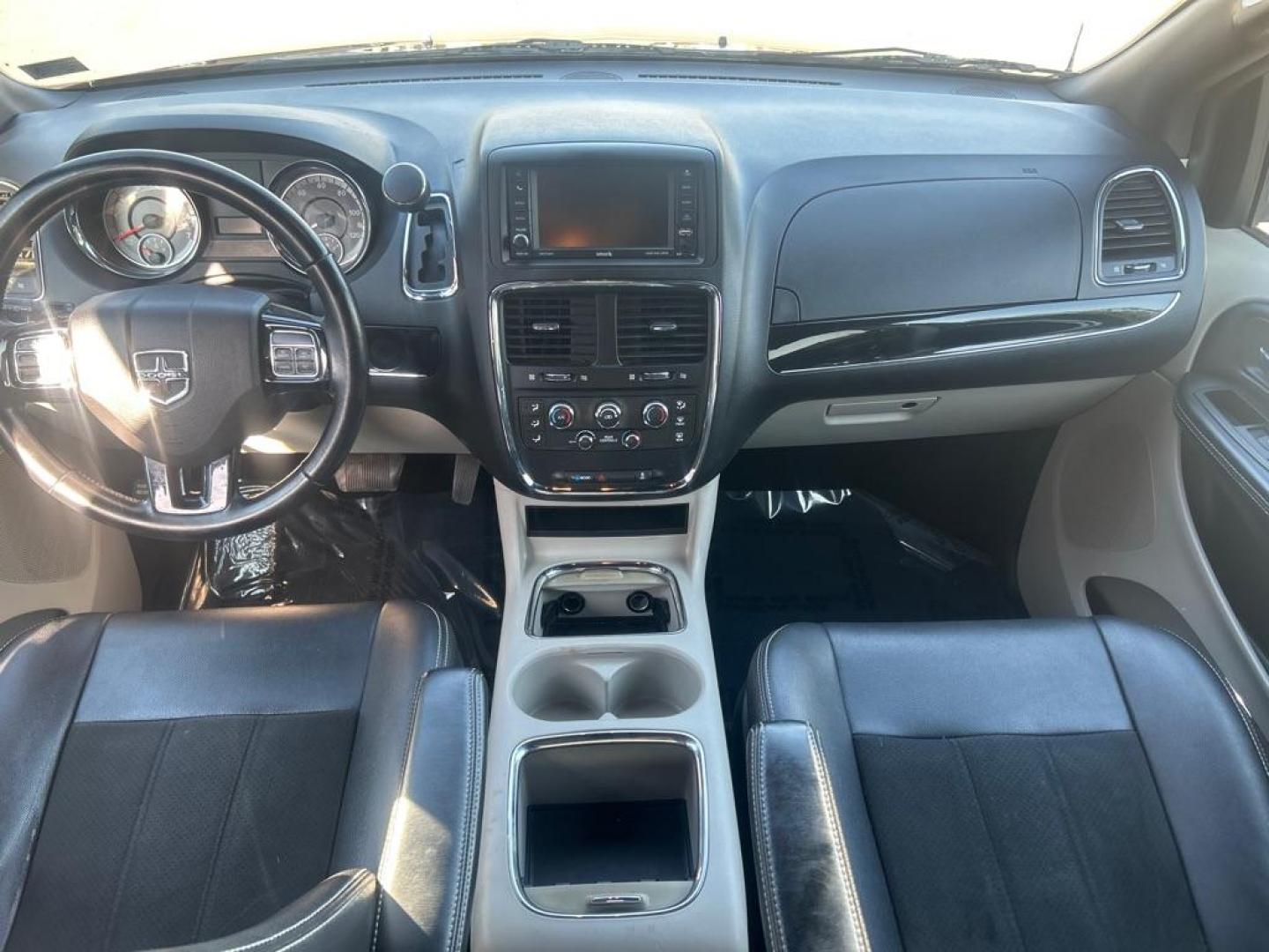 2019 RED DODGE GRAND CARAVAN SXT (2C4RDGCG8KR) with an 3.6L engine, Automatic transmission, located at 2514 Williamson Rd NE, Roanoke, VA, 24012, (540) 265-7770, 37.294636, -79.936249 - NO CREDIT CHECK FINANCING WITH ONLY $3200 DOWN PAYMENT!!!! Check out our website www.needausedvehicle.com for our No Credit Check/ In House Financing options!! No Credit Check Available!!! In House Financing Available!!! All Clean Title Vehicles (no Salvaged or flooded vehicles ever on our lot)! - Photo#5