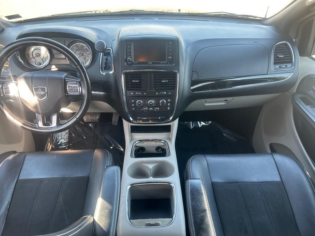 2019 RED DODGE GRAND CARAVAN SXT (2C4RDGCG8KR) with an 3.6L engine, Automatic transmission, located at 2514 Williamson Rd NE, Roanoke, VA, 24012, (540) 265-7770, 37.294636, -79.936249 - NO CREDIT CHECK FINANCING WITH ONLY $3200 DOWN PAYMENT!!!! Check out our website www.needausedvehicle.com for our No Credit Check/ In House Financing options!! No Credit Check Available!!! In House Financing Available!!! All Clean Title Vehicles (no Salvaged or flooded vehicles ever on our lot)! - Photo#5