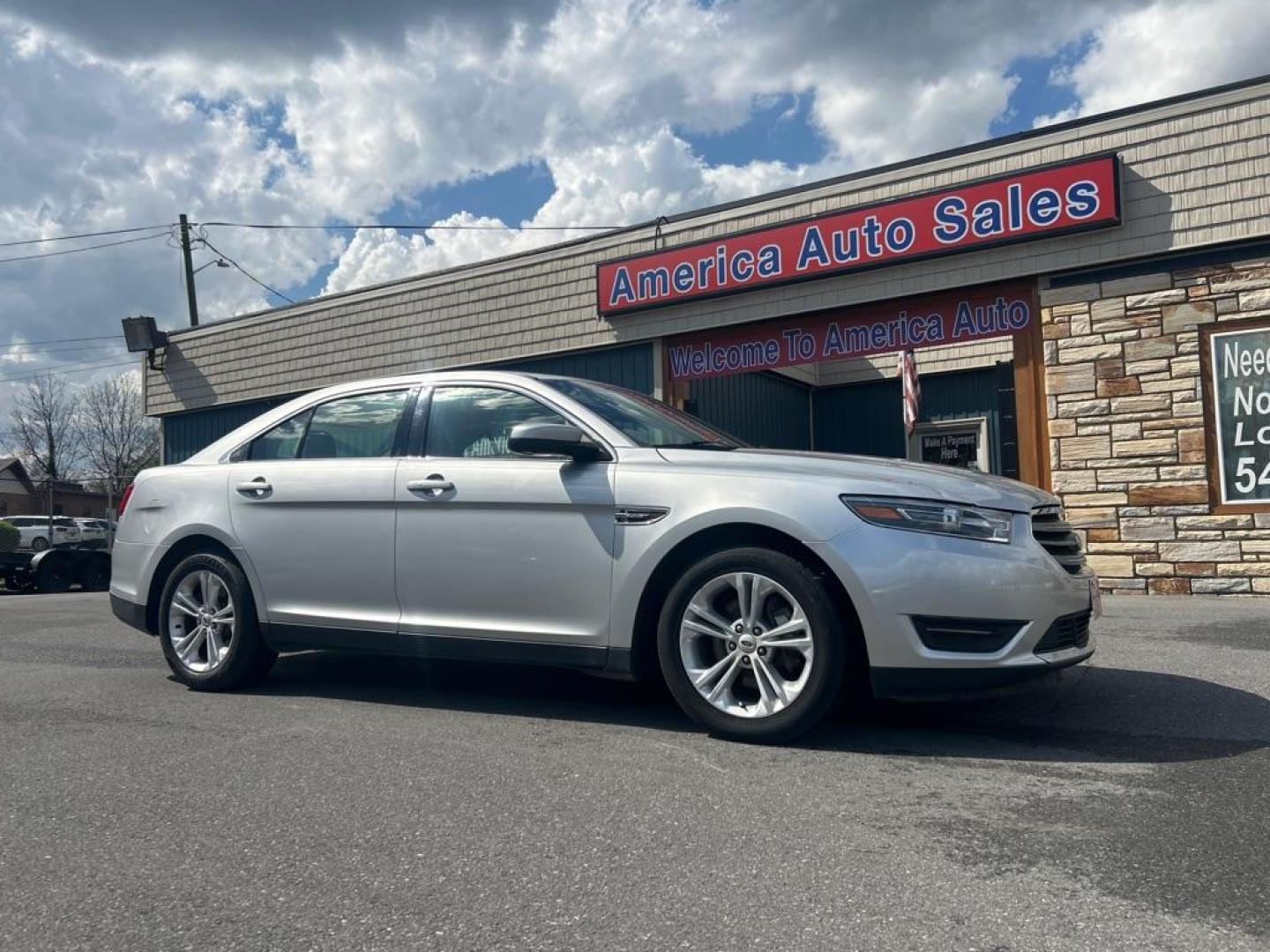 2018 SILVER FORD TAURUS SEL (1FAHP2E8XJG) with an 3.5L engine, Automatic transmission, located at 2514 Williamson Rd NE, Roanoke, VA, 24012, (540) 265-7770, 37.294636, -79.936249 - NO CREDIT CHECK FINANCING WITH ONLY $3800 DOWN PAYMENT!!!! Check out our website www.needausedvehicle.com for our No Credit Check/ In House Financing options!! No Credit Check Available!!! In House Financing Available!!! All Clean Title Vehicles (no Salvaged or flooded vehicles ever on our lot)! - Photo#0