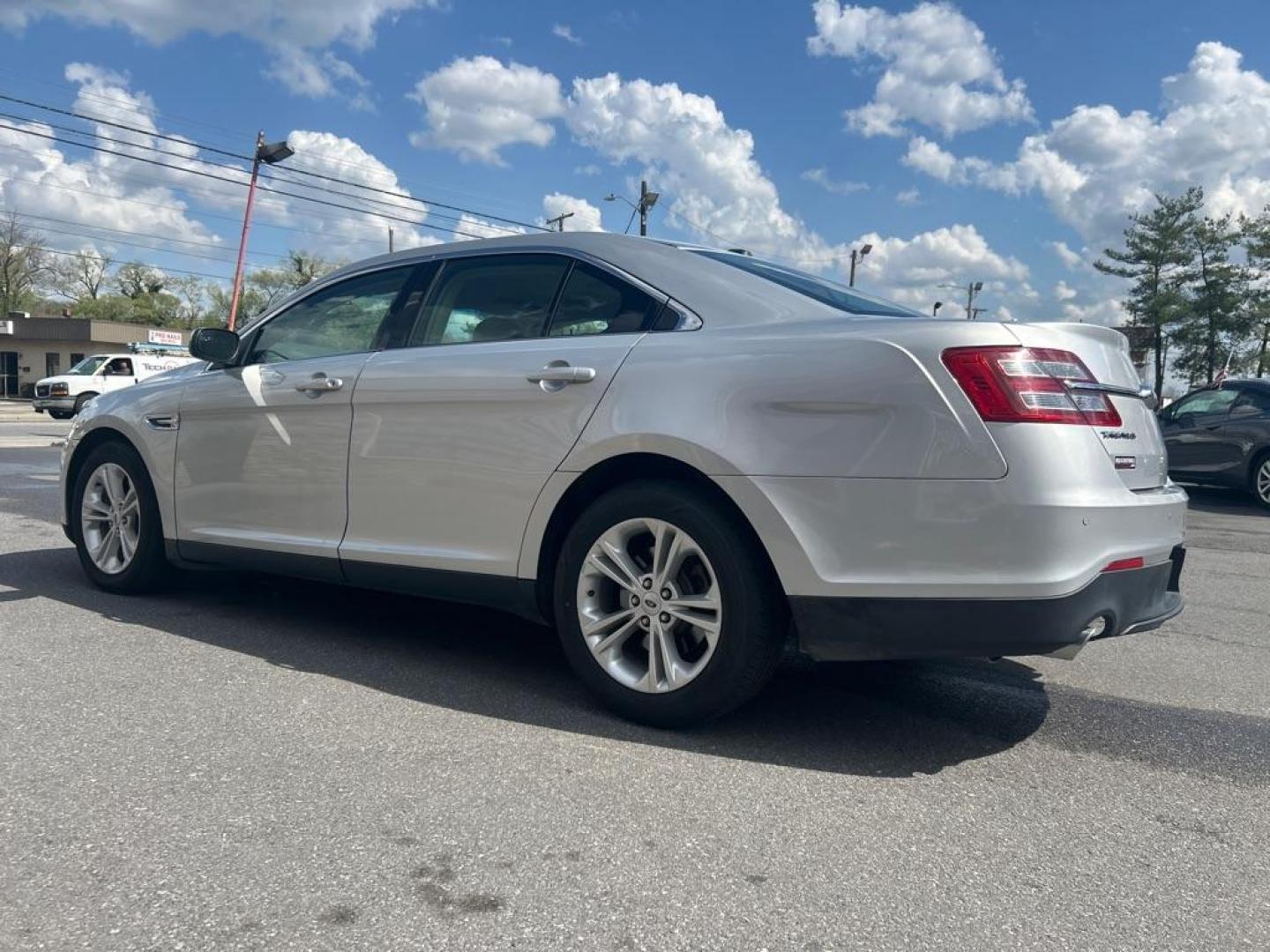 2018 SILVER FORD TAURUS SEL (1FAHP2E8XJG) with an 3.5L engine, Automatic transmission, located at 2514 Williamson Rd NE, Roanoke, VA, 24012, (540) 265-7770, 37.294636, -79.936249 - NO CREDIT CHECK FINANCING WITH ONLY $3800 DOWN PAYMENT!!!! Check out our website www.needausedvehicle.com for our No Credit Check/ In House Financing options!! No Credit Check Available!!! In House Financing Available!!! All Clean Title Vehicles (no Salvaged or flooded vehicles ever on our lot)! - Photo#1