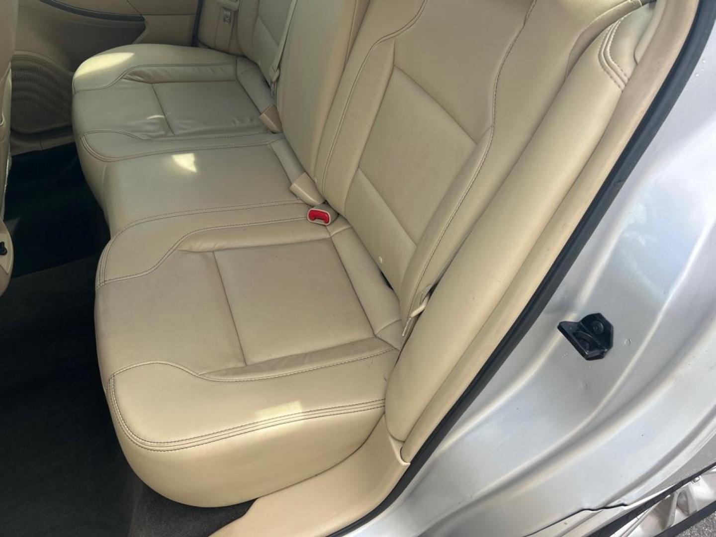 2018 SILVER FORD TAURUS SEL (1FAHP2E8XJG) with an 3.5L engine, Automatic transmission, located at 2514 Williamson Rd NE, Roanoke, VA, 24012, (540) 265-7770, 37.294636, -79.936249 - NO CREDIT CHECK FINANCING WITH ONLY $3800 DOWN PAYMENT!!!! Check out our website www.needausedvehicle.com for our No Credit Check/ In House Financing options!! No Credit Check Available!!! In House Financing Available!!! All Clean Title Vehicles (no Salvaged or flooded vehicles ever on our lot)! - Photo#2
