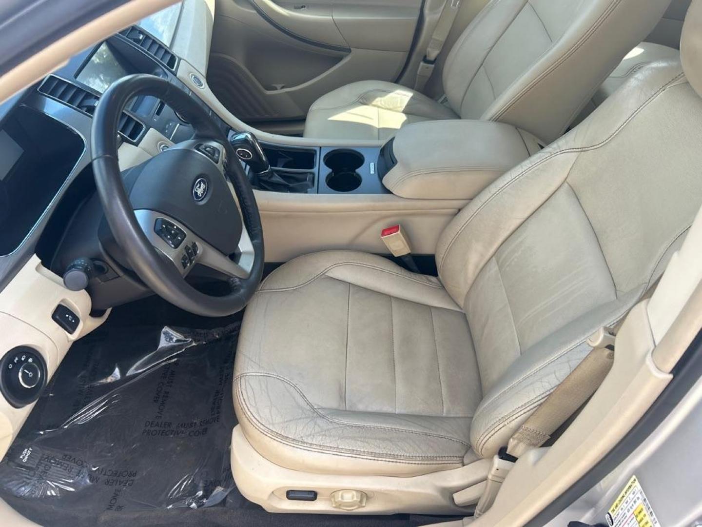 2018 SILVER FORD TAURUS SEL (1FAHP2E8XJG) with an 3.5L engine, Automatic transmission, located at 2514 Williamson Rd NE, Roanoke, VA, 24012, (540) 265-7770, 37.294636, -79.936249 - NO CREDIT CHECK FINANCING WITH ONLY $3800 DOWN PAYMENT!!!! Check out our website www.needausedvehicle.com for our No Credit Check/ In House Financing options!! No Credit Check Available!!! In House Financing Available!!! All Clean Title Vehicles (no Salvaged or flooded vehicles ever on our lot)! - Photo#4