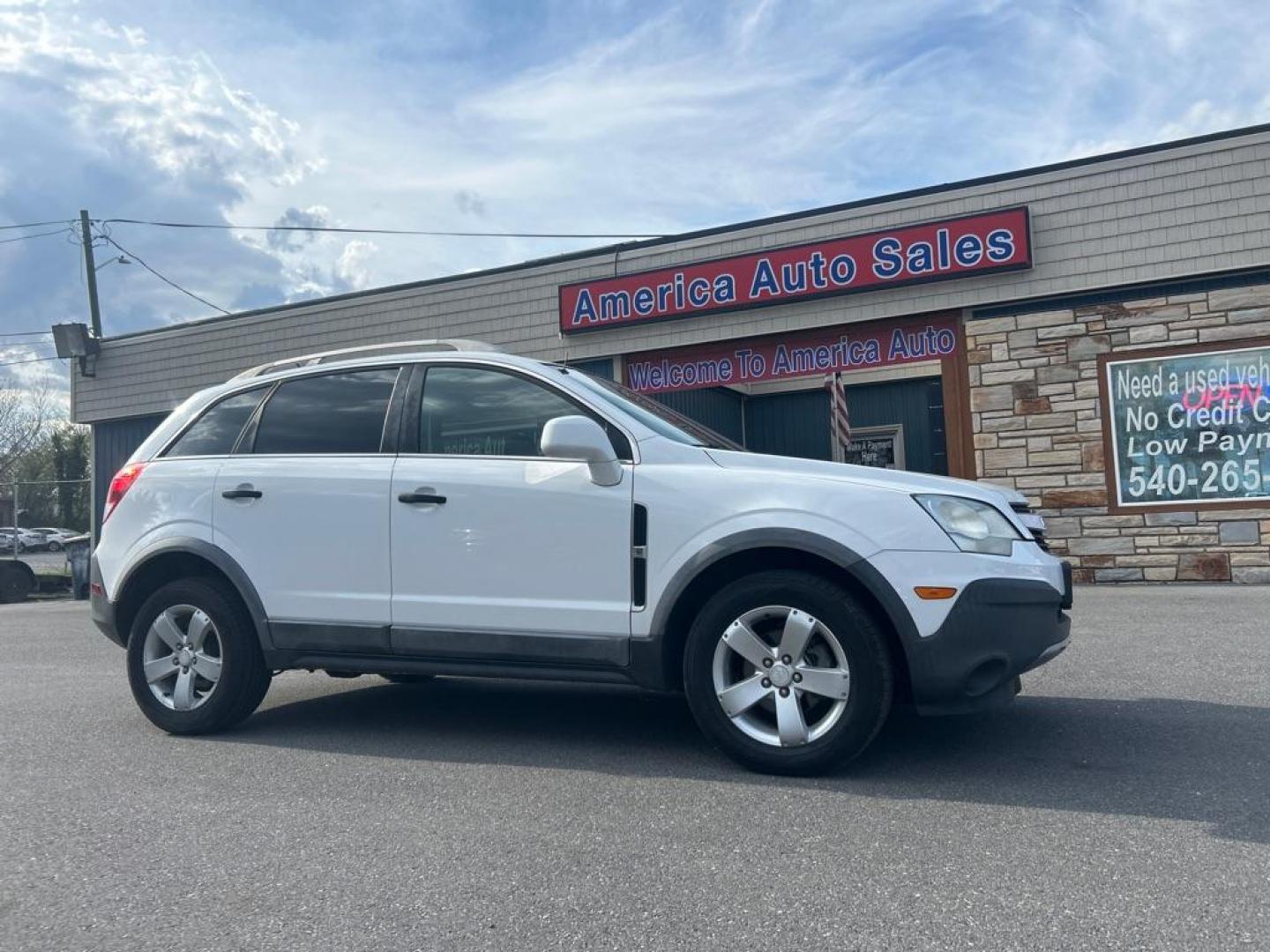 2012 WHITE CHEVROLET CAPTIVA SPORT (3GNAL1EKXCS) with an 2.4L engine, Automatic transmission, located at 2514 Williamson Rd NE, Roanoke, VA, 24012, (540) 265-7770, 37.294636, -79.936249 - NO CREDIT CHECK FINANCING WITH ONLY $2500 DOWN PAYMENT!!!! Check out our website www.needausedvehicle.com for our No Credit Check/ In House Financing options!! No Credit Check Available!!! In House Financing Available!!! All Clean Title Vehicles (no Salvaged or flooded vehicles ever on our lot)! - Photo#0