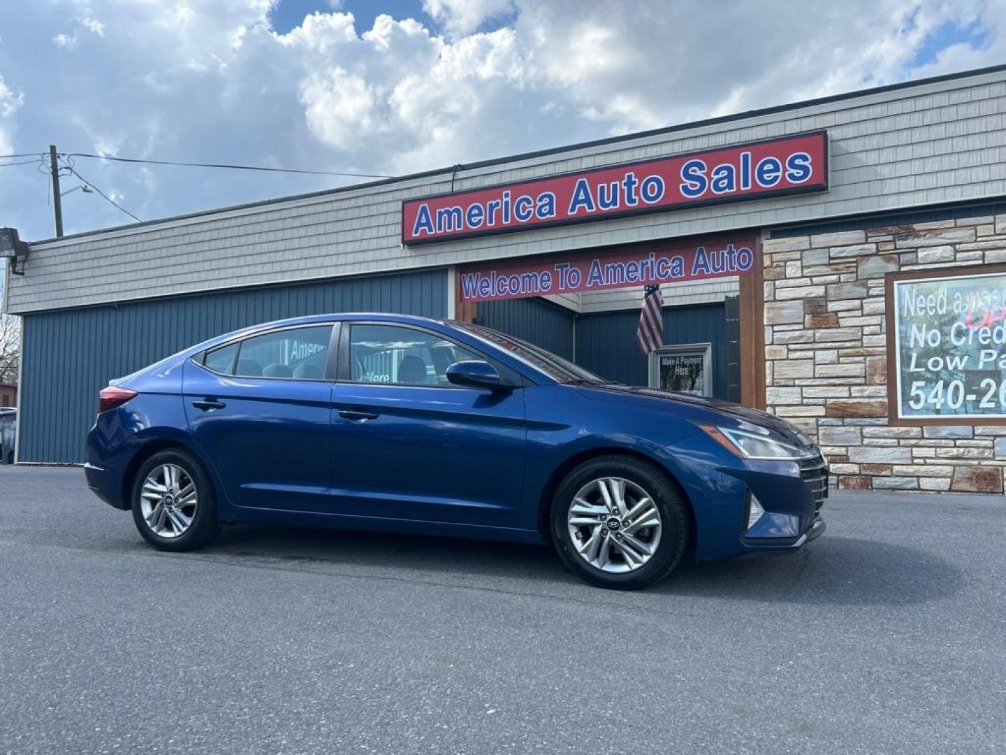 2020 BLUE HYUNDAI ELANTRA SEL (5NPD84LF8LH) with an 2.0L engine, Continuously Variable transmission, located at 2514 Williamson Rd NE, Roanoke, VA, 24012, (540) 265-7770, 37.294636, -79.936249 - Photo#0