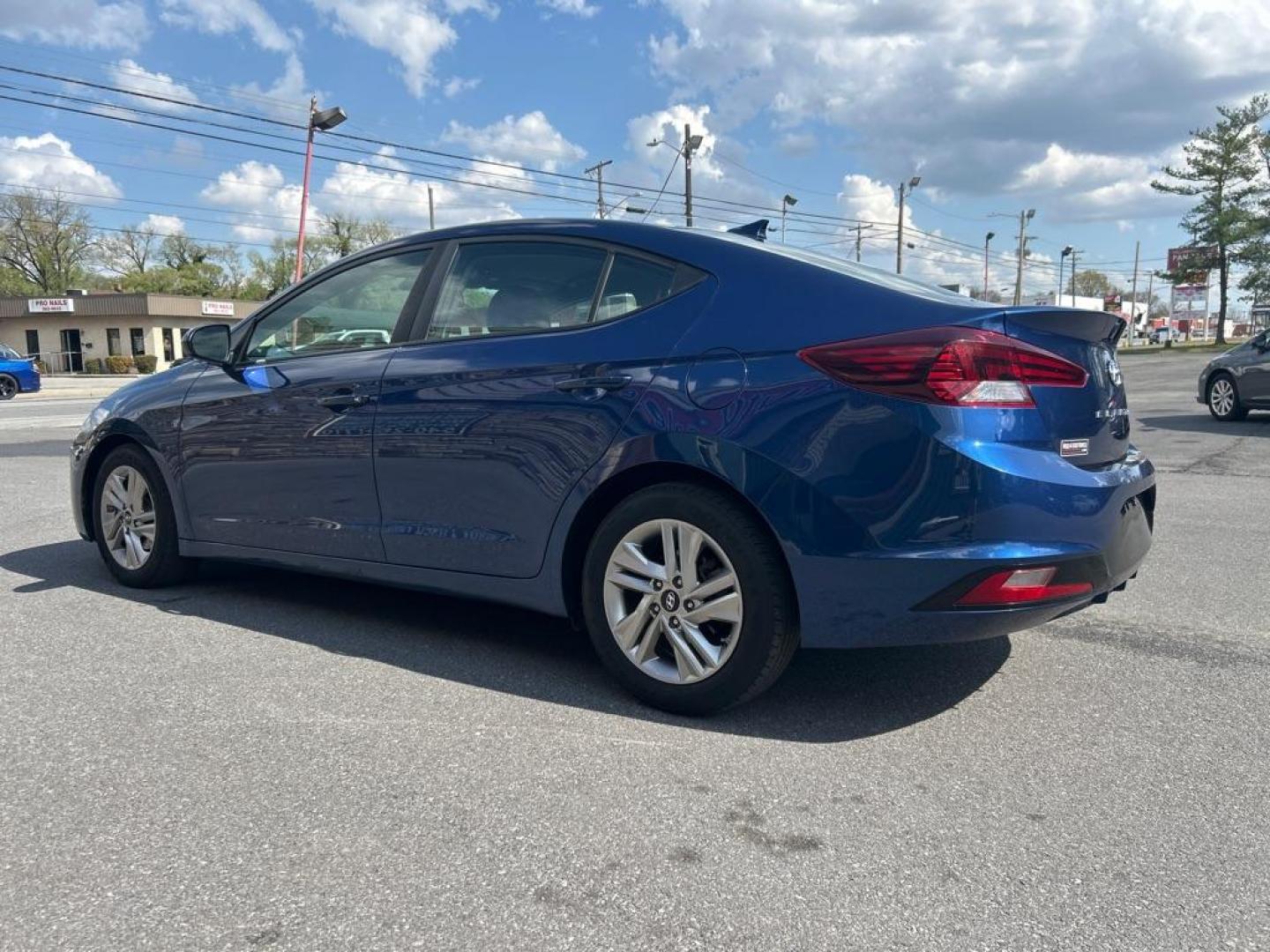 2020 BLUE HYUNDAI ELANTRA SEL (5NPD84LF8LH) with an 2.0L engine, Continuously Variable transmission, located at 2514 Williamson Rd NE, Roanoke, VA, 24012, (540) 265-7770, 37.294636, -79.936249 - Photo#2