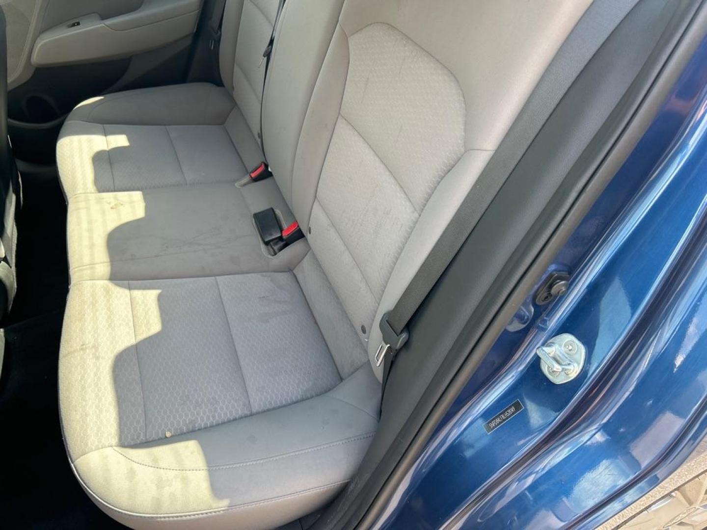 2020 BLUE HYUNDAI ELANTRA SEL (5NPD84LF8LH) with an 2.0L engine, Continuously Variable transmission, located at 2514 Williamson Rd NE, Roanoke, VA, 24012, (540) 265-7770, 37.294636, -79.936249 - Photo#4