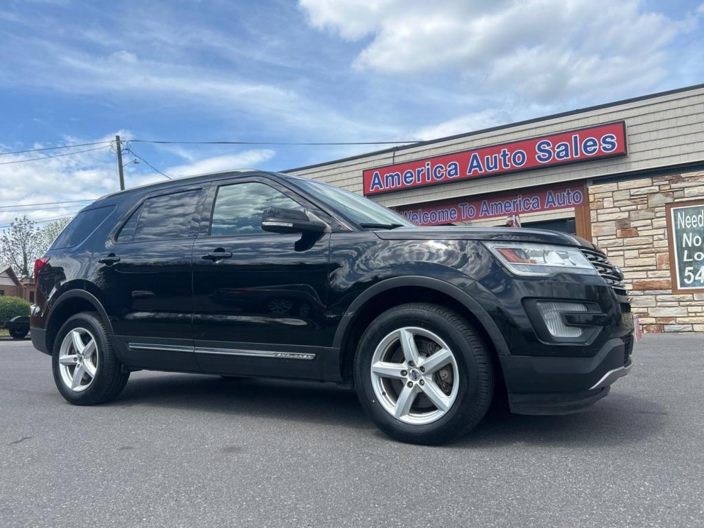 2017 BLACK FORD EXPLORER XLT (1FM5K8D81HG) with an 3.5L engine, Automatic transmission, located at 2514 Williamson Rd NE, Roanoke, VA, 24012, (540) 265-7770, 37.294636, -79.936249 - NO CREDIT CHECK FINANCING WITH ONLY $4000 DOWN PAYMENT!!!! Check out our website www.needausedvehicle.com for our No Credit Check/ In House Financing options!! No Credit Check Available!!! In House Financing Available!!! All Clean Title Vehicles (no Salvaged or flooded vehicles ever on our lot)! - Photo#0