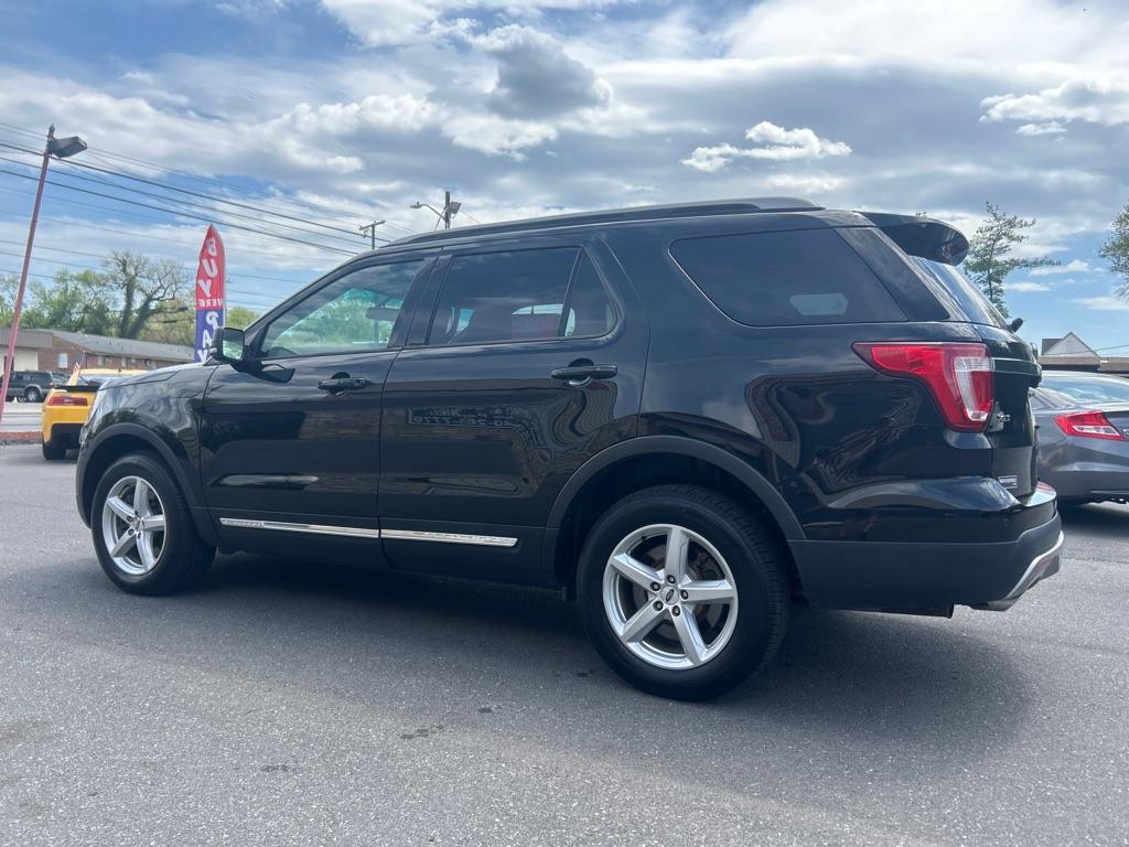 2017 BLACK FORD EXPLORER XLT (1FM5K8D81HG) with an 3.5L engine, Automatic transmission, located at 2514 Williamson Rd NE, Roanoke, VA, 24012, (540) 265-7770, 37.294636, -79.936249 - NO CREDIT CHECK FINANCING WITH ONLY $4000 DOWN PAYMENT!!!! Check out our website www.needausedvehicle.com for our No Credit Check/ In House Financing options!! No Credit Check Available!!! In House Financing Available!!! All Clean Title Vehicles (no Salvaged or flooded vehicles ever on our lot)! - Photo#2