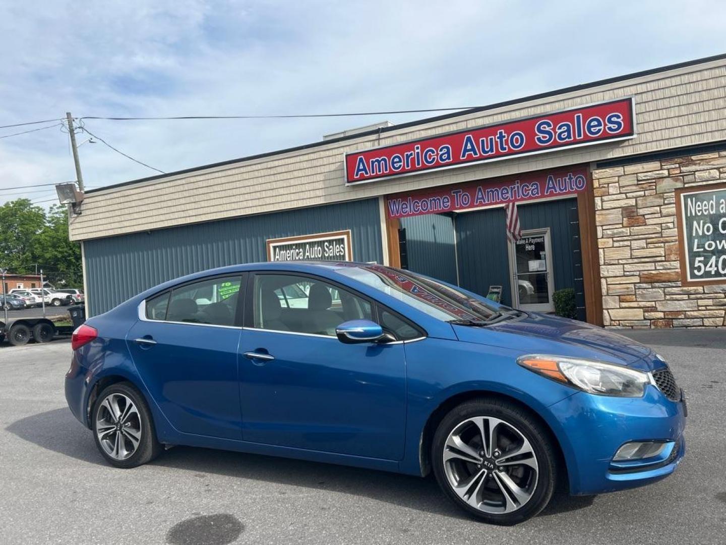 2014 BLUE KIA FORTE EX (KNAFX4A89E5) with an 2.0L engine, Automatic transmission, located at 2514 Williamson Rd NE, Roanoke, VA, 24012, (540) 265-7770, 37.294636, -79.936249 - NO CREDIT CHECK FINANCING WITH ONLY $1900 DOWN PAYMENT!!!! Check out our website www.needausedvehicle.com for our No Credit Check/ In House Financing options!! No Credit Check Available!!! In House Financing Available!!! All Clean Title Vehicles (no Salvaged or flooded vehicles ever on our lot)!- Photo#0