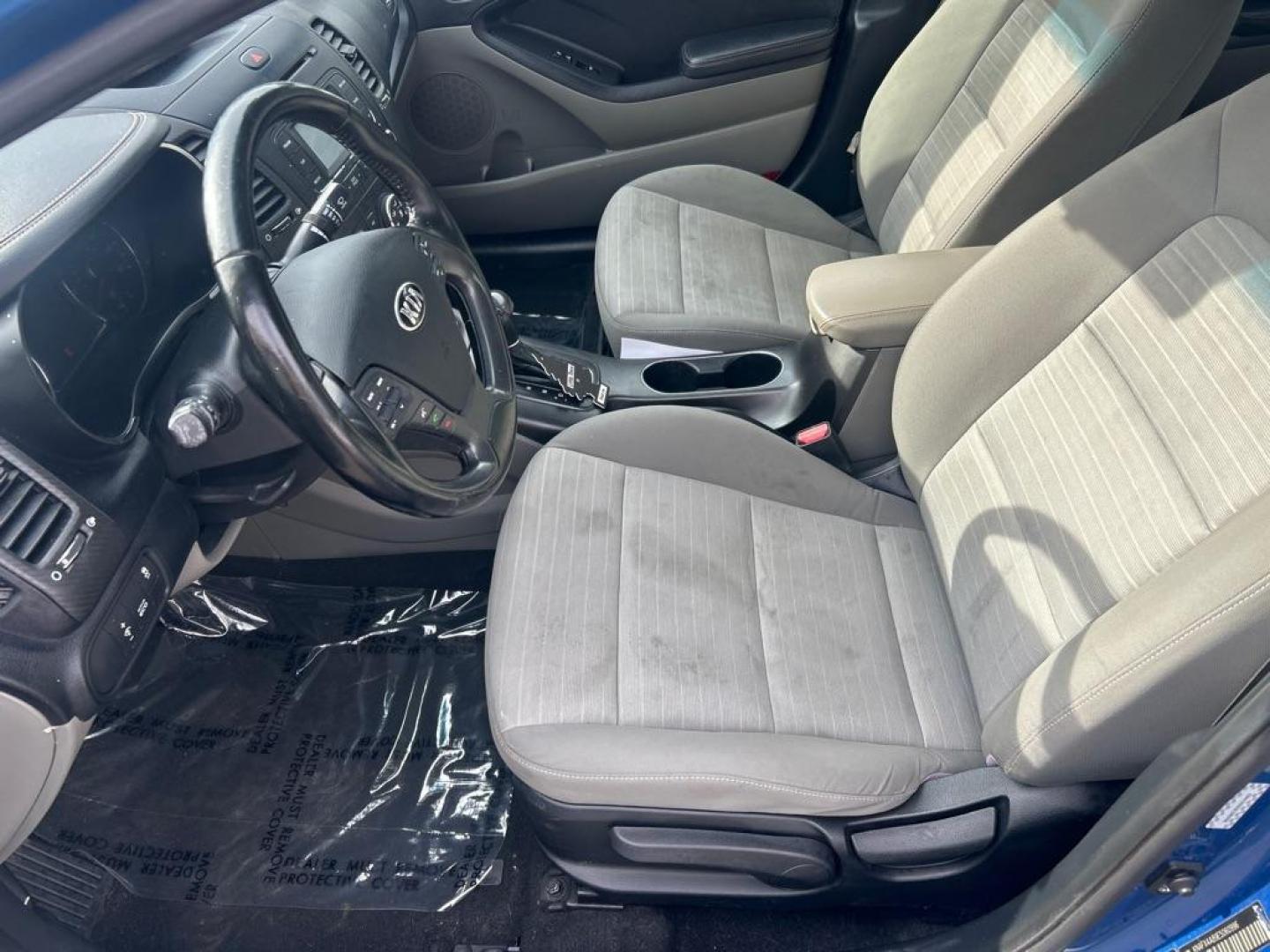 2014 BLUE KIA FORTE EX (KNAFX4A89E5) with an 2.0L engine, Automatic transmission, located at 2514 Williamson Rd NE, Roanoke, VA, 24012, (540) 265-7770, 37.294636, -79.936249 - NO CREDIT CHECK FINANCING WITH ONLY $1900 DOWN PAYMENT!!!! Check out our website www.needausedvehicle.com for our No Credit Check/ In House Financing options!! No Credit Check Available!!! In House Financing Available!!! All Clean Title Vehicles (no Salvaged or flooded vehicles ever on our lot)!- Photo#4