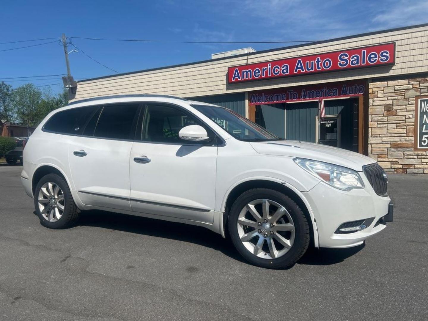 2017 WHITE BUICK ENCLAVE PREMIUM (5GAKVCKD6HJ) with an 3.6L engine, Automatic transmission, located at 2514 Williamson Rd NE, Roanoke, VA, 24012, (540) 265-7770, 37.294636, -79.936249 - Photo#0