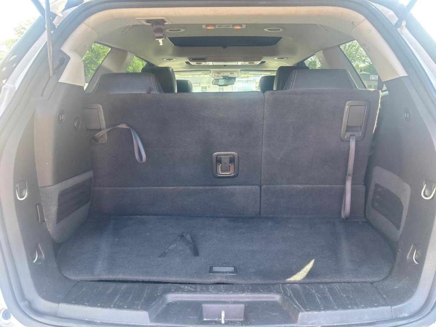 2017 WHITE BUICK ENCLAVE PREMIUM (5GAKVCKD6HJ) with an 3.6L engine, Automatic transmission, located at 2514 Williamson Rd NE, Roanoke, VA, 24012, (540) 265-7770, 37.294636, -79.936249 - Photo#2