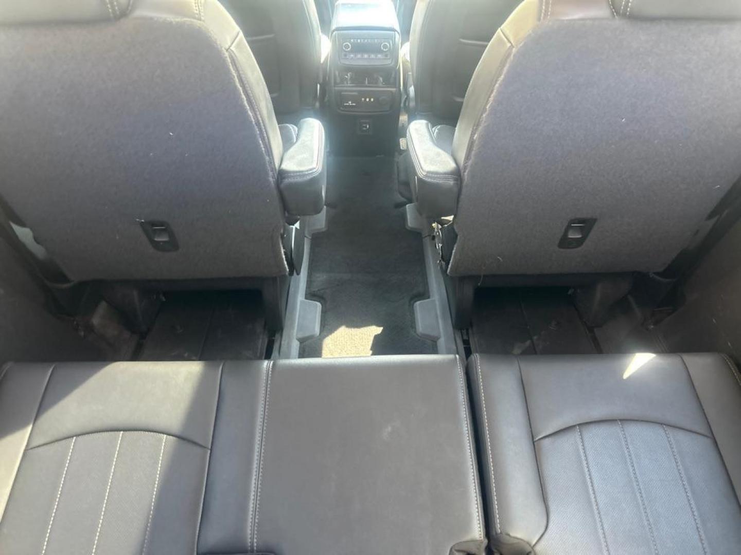 2017 WHITE BUICK ENCLAVE PREMIUM (5GAKVCKD6HJ) with an 3.6L engine, Automatic transmission, located at 2514 Williamson Rd NE, Roanoke, VA, 24012, (540) 265-7770, 37.294636, -79.936249 - Photo#3