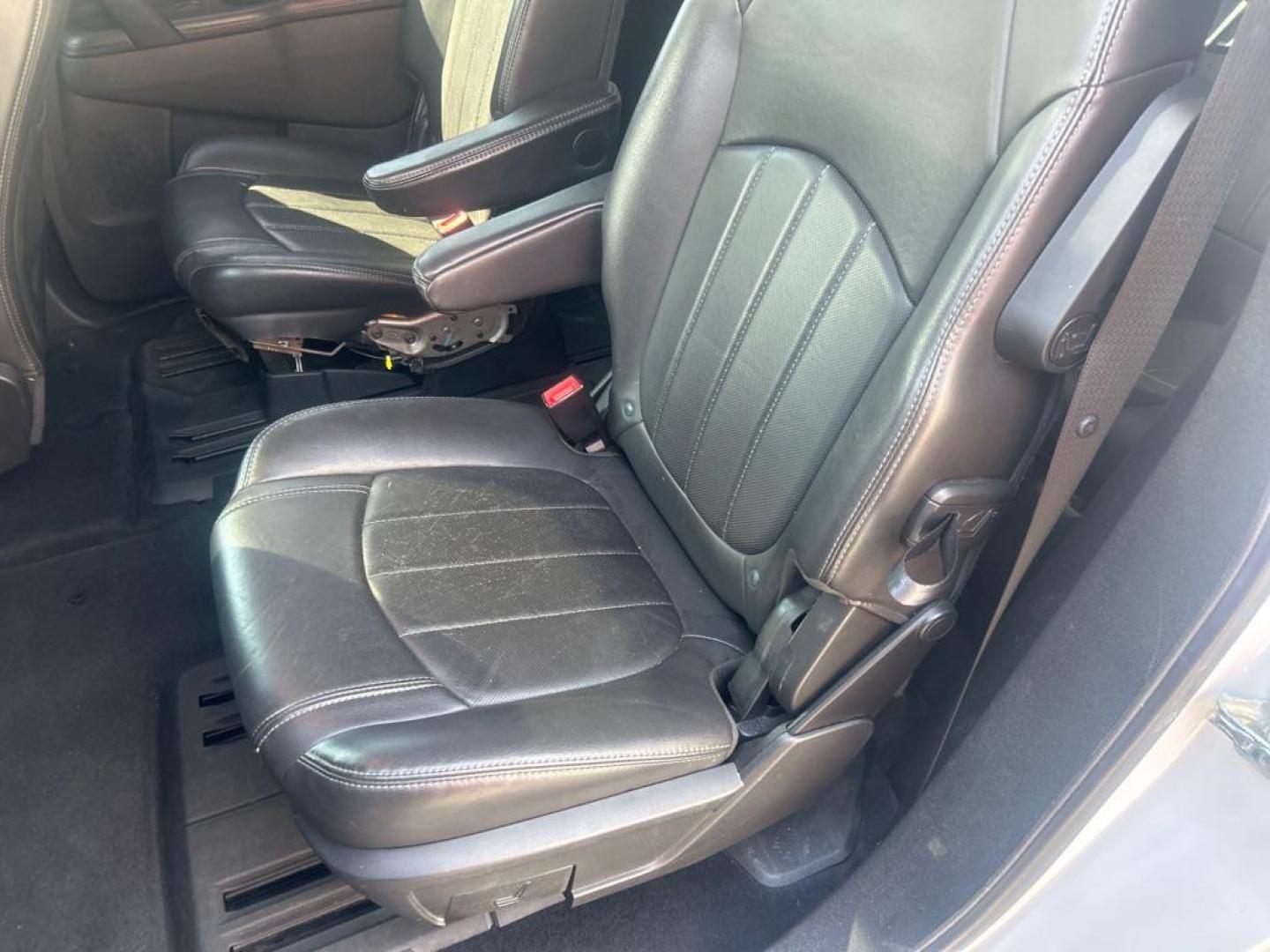 2017 WHITE BUICK ENCLAVE PREMIUM (5GAKVCKD6HJ) with an 3.6L engine, Automatic transmission, located at 2514 Williamson Rd NE, Roanoke, VA, 24012, (540) 265-7770, 37.294636, -79.936249 - Photo#4