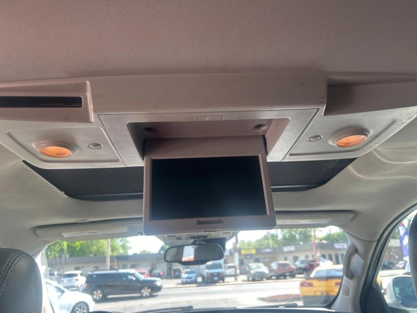 2017 WHITE BUICK ENCLAVE PREMIUM (5GAKVCKD6HJ) with an 3.6L engine, Automatic transmission, located at 2514 Williamson Rd NE, Roanoke, VA, 24012, (540) 265-7770, 37.294636, -79.936249 - Photo#5