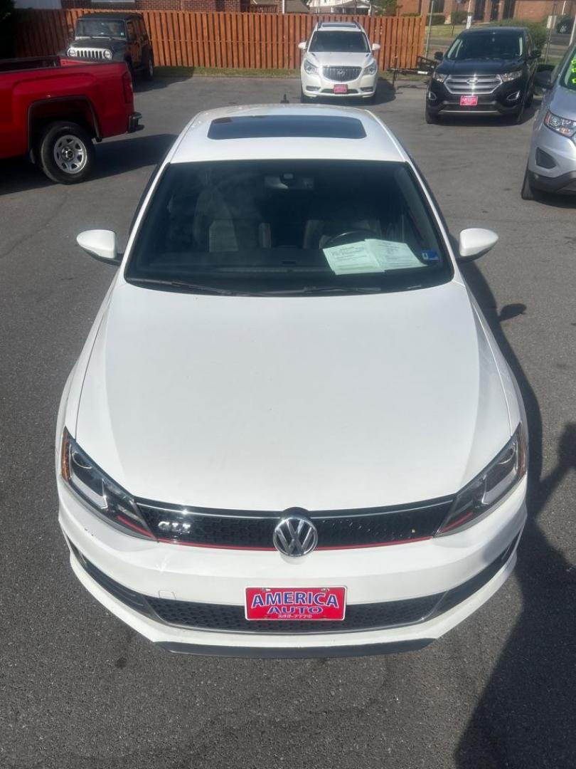2015 WHITE VOLKSWAGEN JETTA GLI SEL (3VW5T7AJ3FM) with an 2L engine, 6-Speed Manual transmission, located at 2514 Williamson Rd NE, Roanoke, VA, 24012, (540) 265-7770, 37.294636, -79.936249- Photo#1
