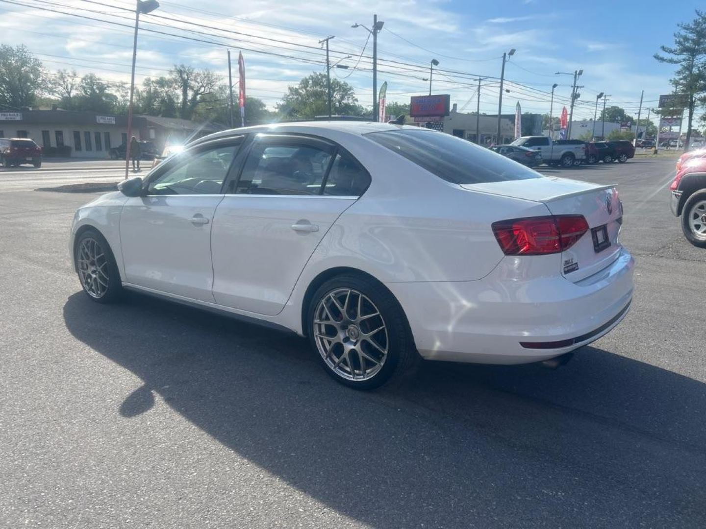 2015 WHITE VOLKSWAGEN JETTA GLI SEL (3VW5T7AJ3FM) with an 2L engine, 6-Speed Manual transmission, located at 2514 Williamson Rd NE, Roanoke, VA, 24012, (540) 265-7770, 37.294636, -79.936249- Photo#2
