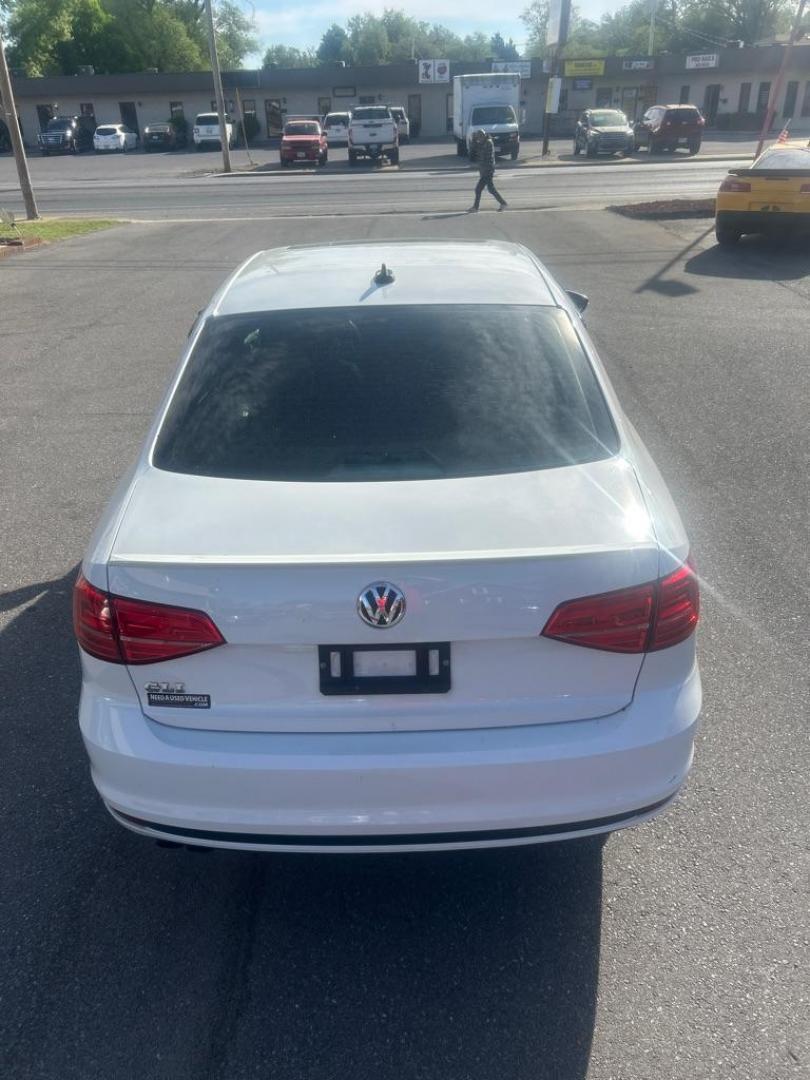2015 WHITE VOLKSWAGEN JETTA GLI SEL (3VW5T7AJ3FM) with an 2L engine, 6-Speed Manual transmission, located at 2514 Williamson Rd NE, Roanoke, VA, 24012, (540) 265-7770, 37.294636, -79.936249- Photo#3