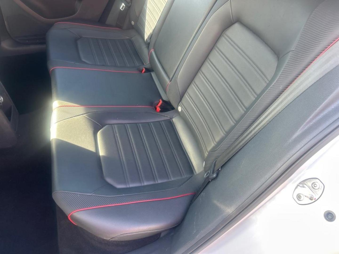 2015 WHITE VOLKSWAGEN JETTA GLI SEL (3VW5T7AJ3FM) with an 2L engine, 6-Speed Manual transmission, located at 2514 Williamson Rd NE, Roanoke, VA, 24012, (540) 265-7770, 37.294636, -79.936249- Photo#4