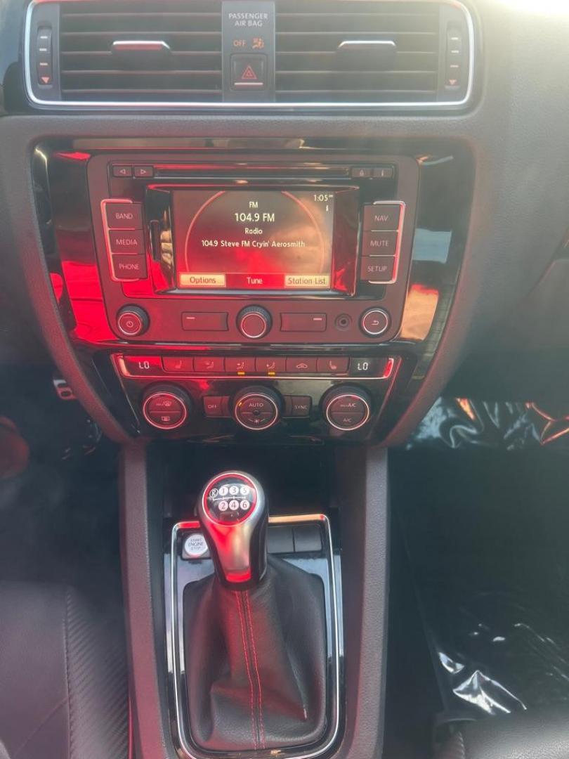 2015 WHITE VOLKSWAGEN JETTA GLI SEL (3VW5T7AJ3FM) with an 2L engine, 6-Speed Manual transmission, located at 2514 Williamson Rd NE, Roanoke, VA, 24012, (540) 265-7770, 37.294636, -79.936249- Photo#7