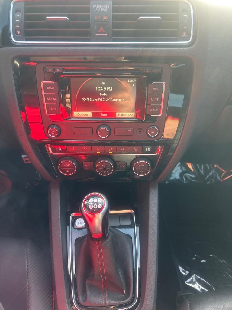 2015 WHITE VOLKSWAGEN JETTA GLI SEL (3VW5T7AJ3FM) with an 2L engine, 6-Speed Manual transmission, located at 2514 Williamson Rd NE, Roanoke, VA, 24012, (540) 265-7770, 37.294636, -79.936249 - NO CREDIT CHECK FINANCING WITH ONLY $3200 DOWN PAYMENT!!!! Check out our website www.needausedvehicle.com for our No Credit Check/ In House Financing options!! No Credit Check Available!!! In House Financing Available!!! All Clean Title Vehicles (no Salvaged or flooded vehicles ever on our lot)! - Photo#7