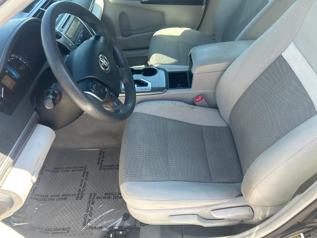 2012 BLACK TOYOTA CAMRY HYBRID (4T1BD1FK1CU) with an 2.5L engine, Continuously Variable transmission, located at 2514 Williamson Rd NE, Roanoke, VA, 24012, (540) 265-7770, 37.294636, -79.936249 - NO CREDIT CHECK FINANCING WITH ONLY $2600 DOWN PAYMENT!!!! Check out our website www.needausedvehicle.com for our No Credit Check/ In House Financing options!! No Credit Check Available!!! In House Financing Available!!! All Clean Title Vehicles (no Salvaged or flooded vehicles ever on our lot)! - Photo#4