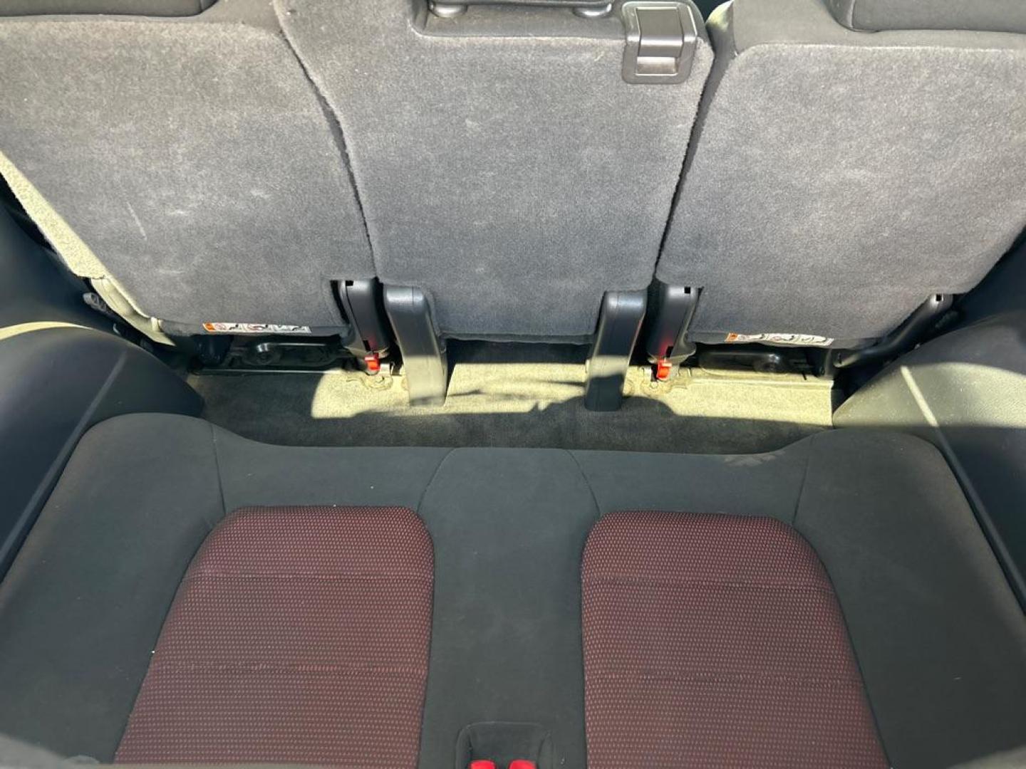 2005 RED FORD EXPLORER XLT (1FMZU73K25U) with an 4.0L engine, Automatic transmission, located at 2514 Williamson Rd NE, Roanoke, VA, 24012, (540) 265-7770, 37.294636, -79.936249 - NO CREDIT CHECK FINANCING WITH ONLY $1700 DOWN PAYMENT!!!! Check out our website www.needausedvehicle.com for our No Credit Check/ In House Financing options!! No Credit Check Available!!! In House Financing Available!!! All Clean Title Vehicles (no Salvaged or flooded vehicles ever on our lot)! - Photo#3