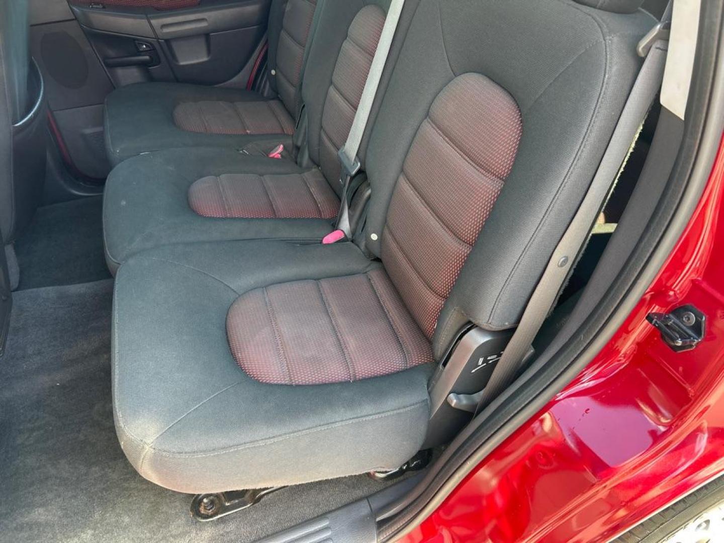 2005 RED FORD EXPLORER XLT (1FMZU73K25U) with an 4.0L engine, Automatic transmission, located at 2514 Williamson Rd NE, Roanoke, VA, 24012, (540) 265-7770, 37.294636, -79.936249 - NO CREDIT CHECK FINANCING WITH ONLY $1700 DOWN PAYMENT!!!! Check out our website www.needausedvehicle.com for our No Credit Check/ In House Financing options!! No Credit Check Available!!! In House Financing Available!!! All Clean Title Vehicles (no Salvaged or flooded vehicles ever on our lot)! - Photo#5