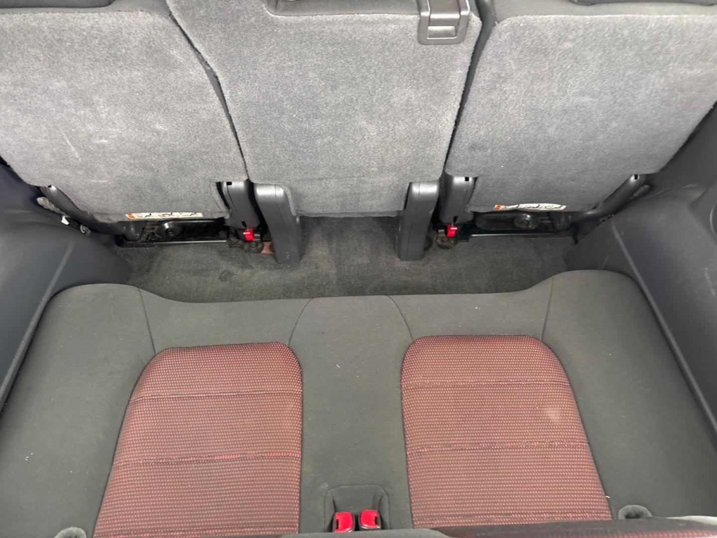 2005 RED FORD EXPLORER XLT (1FMZU73K25U) with an 4.0L engine, Automatic transmission, located at 2514 Williamson Rd NE, Roanoke, VA, 24012, (540) 265-7770, 37.294636, -79.936249 - NO CREDIT CHECK FINANCING WITH ONLY $1600 DOWN PAYMENT!!!! Check out our website www.needausedvehicle.com for our No Credit Check/ In House Financing options!! No Credit Check Available!!! In House Financing Available!!! All Clean Title Vehicles (no Salvaged or flooded vehicles ever on our lot)!- Photo#5