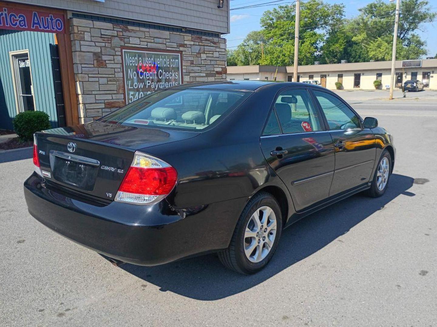 2006 BLACK TOYOTA CAMRY LE (4T1BF30K56U) with an 3.0L engine, Automatic transmission, located at 2514 Williamson Rd NE, Roanoke, VA, 24012, (540) 265-7770, 37.294636, -79.936249 - NO CREDIT CHECK FINANCING WITH ONLY $1700 DOWN PAYMENT!!!! Check out our website www.needausedvehicle.com for our No Credit Check/ In House Financing options!! No Credit Check Available!!! In House Financing Available!!! All Clean Title Vehicles (no Salvaged or flooded vehicles ever on our lot)! - Photo#3