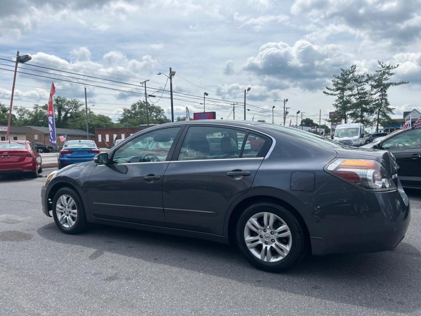 2010 GRAY NISSAN ALTIMA BASE (1N4AL2AP7AN) with an 2.5L engine, Continuously Variable transmission, located at 2514 Williamson Rd NE, Roanoke, VA, 24012, (540) 265-7770, 37.294636, -79.936249- Photo#1