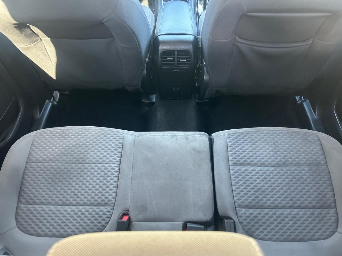 2020 RED FORD ESCAPE SE (1FMCU0G65LU) with an 1.5L engine, Automatic transmission, located at 2514 Williamson Rd NE, Roanoke, VA, 24012, (540) 265-7770, 37.294636, -79.936249 - NO CREDIT CHECK FINANCING WITH ONLY $3700 DOWN PAYMENT!!!! Check out our website www.needausedvehicle.com for our No Credit Check/ In House Financing options!! No Credit Check Available!!! In House Financing Available!!! All Clean Title Vehicles (no Salvaged or flooded vehicles ever on our lot)!- Photo#3