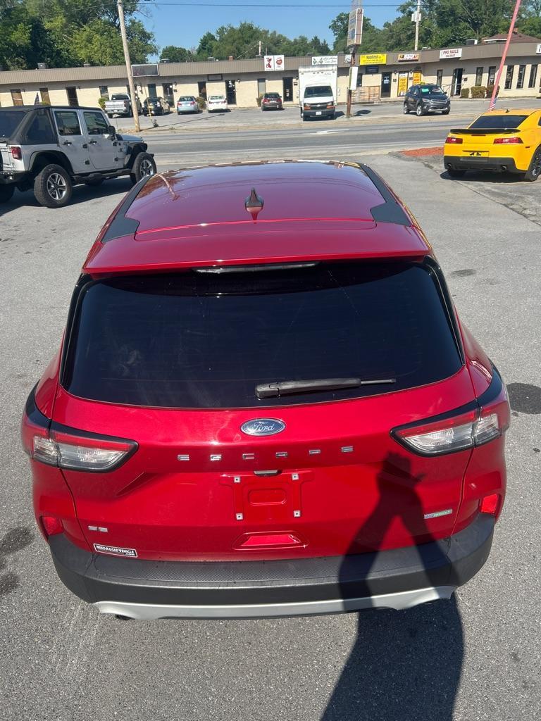 2020 RED FORD ESCAPE SE (1FMCU0G65LU) with an 1.5L engine, Automatic transmission, located at 2514 Williamson Rd NE, Roanoke, VA, 24012, (540) 265-7770, 37.294636, -79.936249 - NO CREDIT CHECK FINANCING WITH ONLY $4200 DOWN PAYMENT!!!! Check out our website www.needausedvehicle.com for our No Credit Check/ In House Financing options!! No Credit Check Available!!! In House Financing Available!!! All Clean Title Vehicles (no Salvaged or flooded vehicles ever on our lot)! - Photo#11