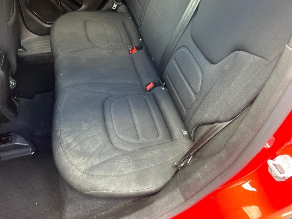 2020 RED JEEP RENEGADE LATITUDE (ZACNJBBB0LP) with an 2.4L engine, Automatic transmission, located at 2514 Williamson Rd NE, Roanoke, VA, 24012, (540) 265-7770, 37.294636, -79.936249 - NO CREDIT CHECK FINANCING WITH ONLY $4200 DOWN PAYMENT!!!! Check out our website www.needausedvehicle.com for our No Credit Check/ In House Financing options!! No Credit Check Available!!! In House Financing Available!!! All Clean Title Vehicles (no Salvaged or flooded vehicles ever on our lot)! - Photo#4
