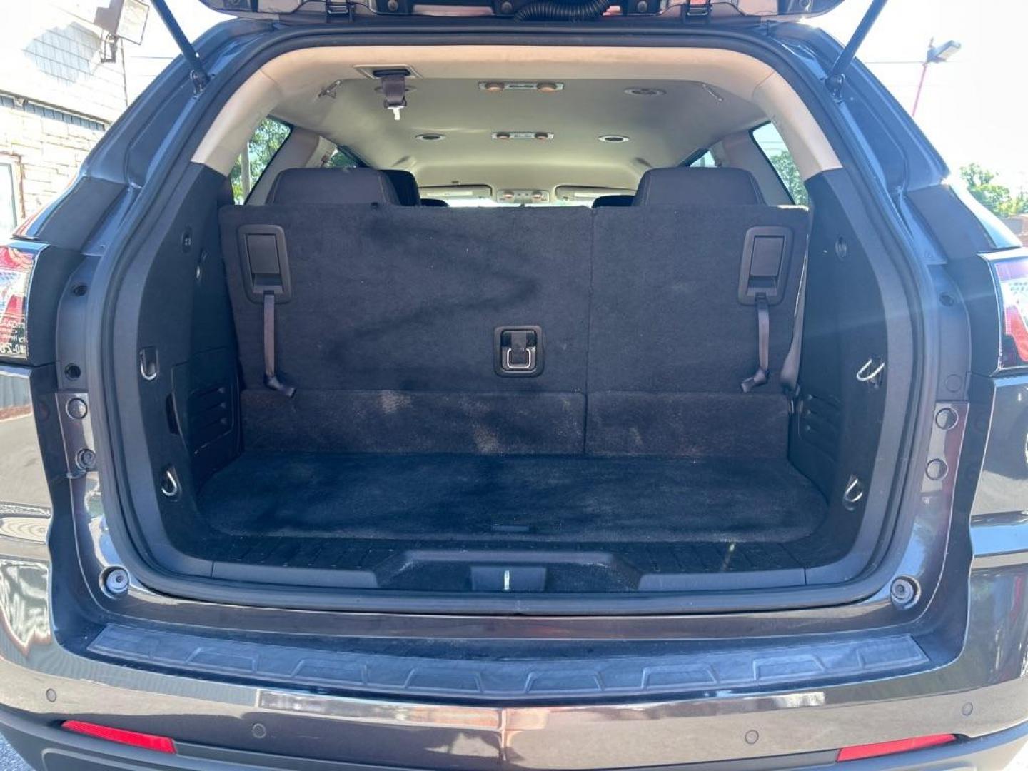 2015 GRAY CHEVROLET TRAVERSE LT (1GNKVGKD5FJ) with an 3.6L engine, Automatic transmission, located at 2514 Williamson Rd NE, Roanoke, VA, 24012, (540) 265-7770, 37.294636, -79.936249 - NO CREDIT CHECK FINANCING WITH ONLY $2200 DOWN PAYMENT!!!! Check out our website www.needausedvehicle.com for our No Credit Check/ In House Financing options!! No Credit Check Available!!! In House Financing Available!!! All Clean Title Vehicles (no Salvaged or flooded vehicles ever on our lot)!- Photo#2