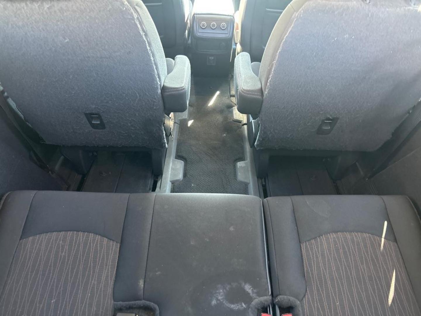 2015 GRAY CHEVROLET TRAVERSE LT (1GNKVGKD5FJ) with an 3.6L engine, Automatic transmission, located at 2514 Williamson Rd NE, Roanoke, VA, 24012, (540) 265-7770, 37.294636, -79.936249 - NO CREDIT CHECK FINANCING WITH ONLY $2200 DOWN PAYMENT!!!! Check out our website www.needausedvehicle.com for our No Credit Check/ In House Financing options!! No Credit Check Available!!! In House Financing Available!!! All Clean Title Vehicles (no Salvaged or flooded vehicles ever on our lot)!- Photo#3