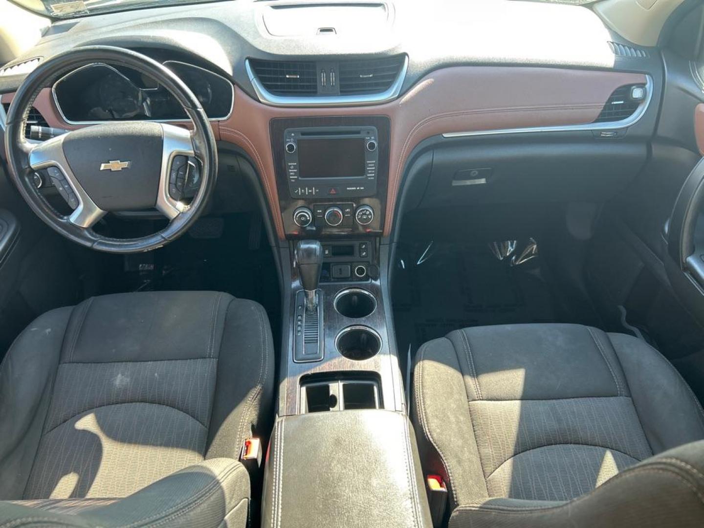2015 GRAY CHEVROLET TRAVERSE LT (1GNKVGKD5FJ) with an 3.6L engine, Automatic transmission, located at 2514 Williamson Rd NE, Roanoke, VA, 24012, (540) 265-7770, 37.294636, -79.936249 - NO CREDIT CHECK FINANCING WITH ONLY $2200 DOWN PAYMENT!!!! Check out our website www.needausedvehicle.com for our No Credit Check/ In House Financing options!! No Credit Check Available!!! In House Financing Available!!! All Clean Title Vehicles (no Salvaged or flooded vehicles ever on our lot)!- Photo#5