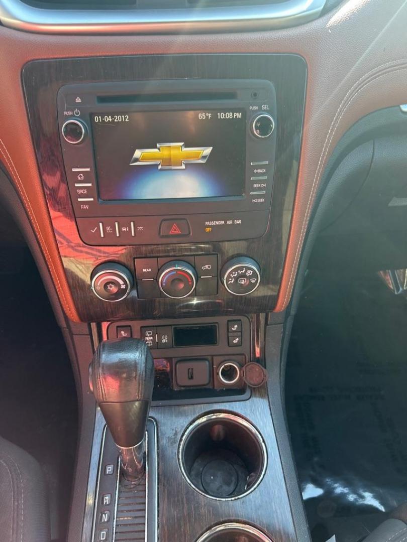 2015 GRAY CHEVROLET TRAVERSE LT (1GNKVGKD5FJ) with an 3.6L engine, Automatic transmission, located at 2514 Williamson Rd NE, Roanoke, VA, 24012, (540) 265-7770, 37.294636, -79.936249 - NO CREDIT CHECK FINANCING WITH ONLY $2200 DOWN PAYMENT!!!! Check out our website www.needausedvehicle.com for our No Credit Check/ In House Financing options!! No Credit Check Available!!! In House Financing Available!!! All Clean Title Vehicles (no Salvaged or flooded vehicles ever on our lot)!- Photo#7