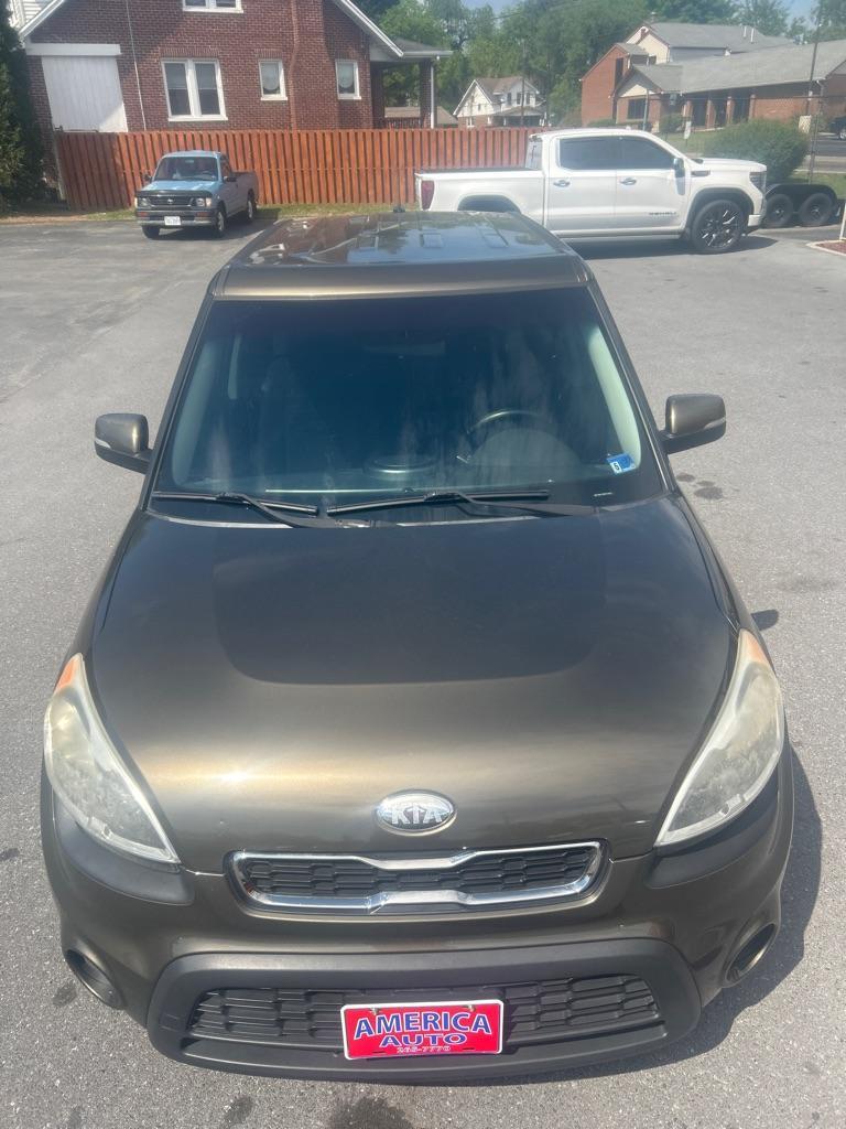 2013 GREEN KIA SOUL + (KNDJT2A69D7) with an 2.0L engine, 6-Speed Manual transmission, located at 2514 Williamson Rd NE, Roanoke, VA, 24012, (540) 265-7770, 37.294636, -79.936249 - NO CREDIT CHECK FINANCING WITH ONLY $2000 DOWN PAYMENT!!!! Check out our website www.needausedvehicle.com for our No Credit Check/ In House Financing options!! No Credit Check Available!!! In House Financing Available!!! All Clean Title Vehicles (no Salvaged or flooded vehicles ever on our lot)! - Photo#1
