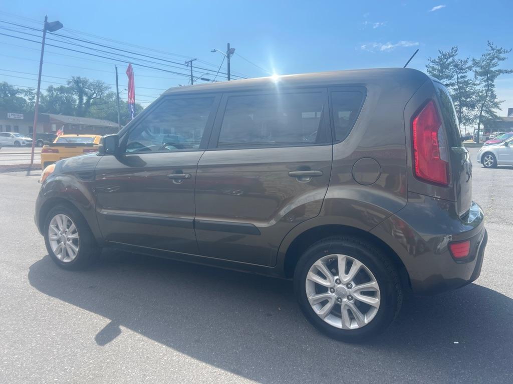 2013 GREEN KIA SOUL + (KNDJT2A69D7) with an 2.0L engine, 6-Speed Manual transmission, located at 2514 Williamson Rd NE, Roanoke, VA, 24012, (540) 265-7770, 37.294636, -79.936249 - NO CREDIT CHECK FINANCING WITH ONLY $2000 DOWN PAYMENT!!!! Check out our website www.needausedvehicle.com for our No Credit Check/ In House Financing options!! No Credit Check Available!!! In House Financing Available!!! All Clean Title Vehicles (no Salvaged or flooded vehicles ever on our lot)! - Photo#2