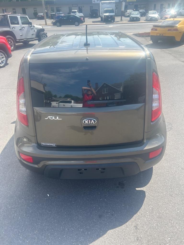 2013 GREEN KIA SOUL + (KNDJT2A69D7) with an 2.0L engine, 6-Speed Manual transmission, located at 2514 Williamson Rd NE, Roanoke, VA, 24012, (540) 265-7770, 37.294636, -79.936249 - NO CREDIT CHECK FINANCING WITH ONLY $2000 DOWN PAYMENT!!!! Check out our website www.needausedvehicle.com for our No Credit Check/ In House Financing options!! No Credit Check Available!!! In House Financing Available!!! All Clean Title Vehicles (no Salvaged or flooded vehicles ever on our lot)! - Photo#3
