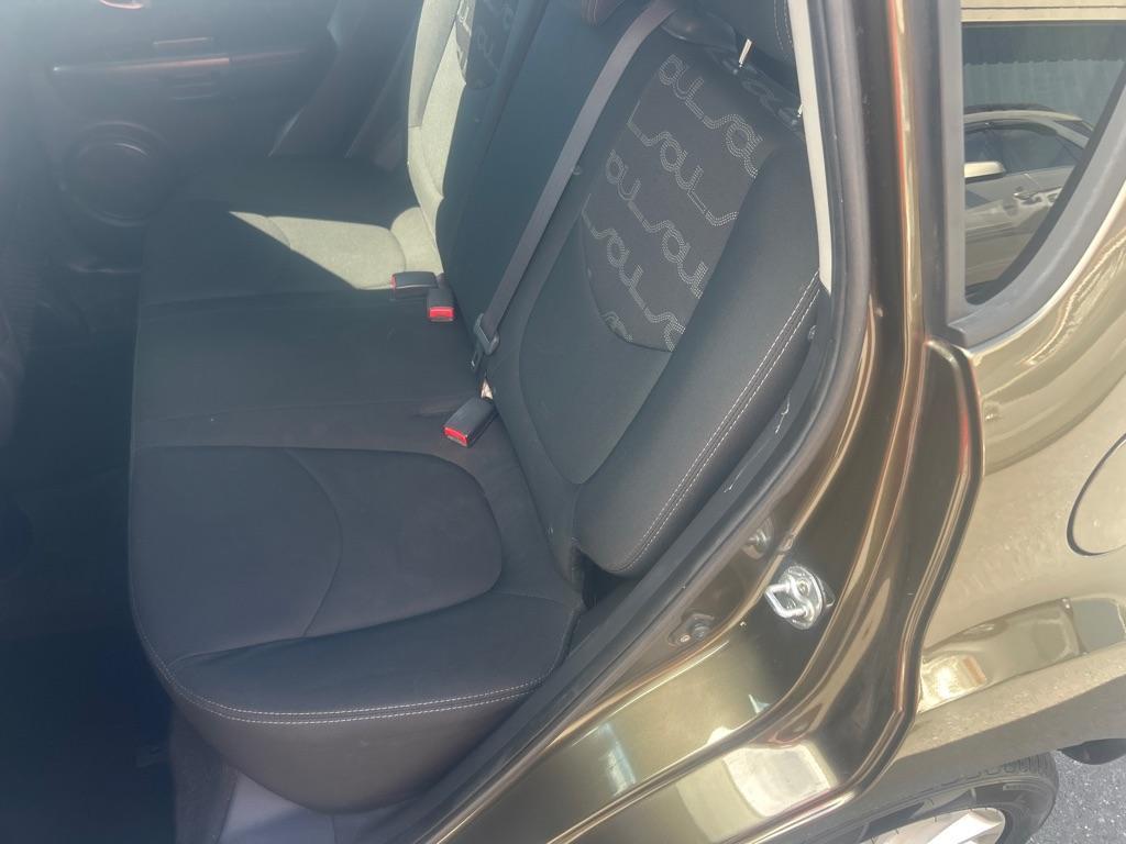 2013 GREEN KIA SOUL + (KNDJT2A69D7) with an 2.0L engine, 6-Speed Manual transmission, located at 2514 Williamson Rd NE, Roanoke, VA, 24012, (540) 265-7770, 37.294636, -79.936249 - NO CREDIT CHECK FINANCING WITH ONLY $2000 DOWN PAYMENT!!!! Check out our website www.needausedvehicle.com for our No Credit Check/ In House Financing options!! No Credit Check Available!!! In House Financing Available!!! All Clean Title Vehicles (no Salvaged or flooded vehicles ever on our lot)! - Photo#6