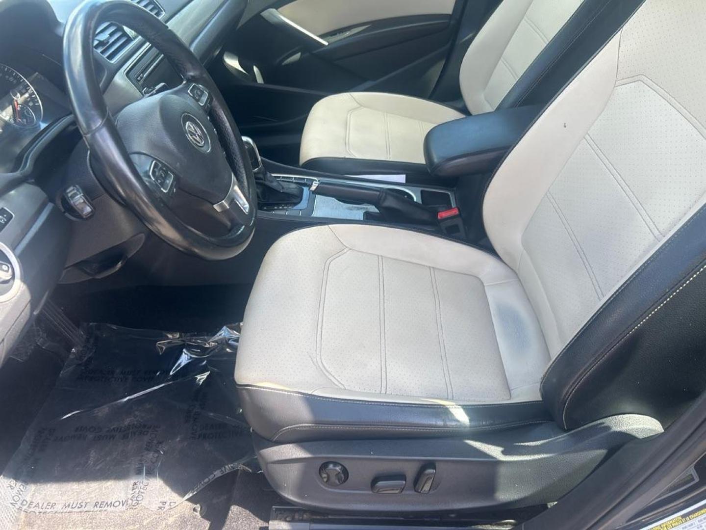 2014 BLACK VOLKSWAGEN PASSAT SE (1VWBT7A30EC) with an 1.8L engine, Automatic transmission, located at 2514 Williamson Rd NE, Roanoke, VA, 24012, (540) 265-7770, 37.294636, -79.936249- Photo#4