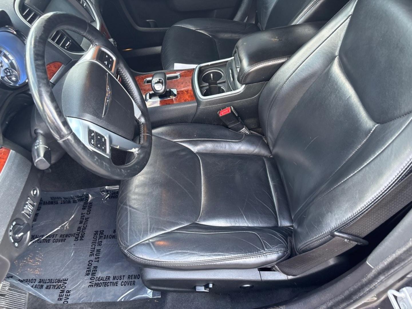 2013 GRAY CHRYSLER 300 (2C3CCAAG1DH) with an 3.6L engine, Automatic transmission, located at 2514 Williamson Rd NE, Roanoke, VA, 24012, (540) 265-7770, 37.294636, -79.936249 - NO CREDIT CHECK FINANCING WITH ONLY $2700 DOWN PAYMENT!!!! Check out our website www.needausedvehicle.com for our No Credit Check/ In House Financing options!! No Credit Check Available!!! In House Financing Available!!! All Clean Title Vehicles (no Salvaged or flooded vehicles ever on our lot)!- Photo#4