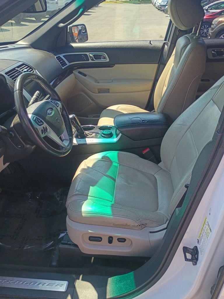2011 WHITE FORD EXPLORER LIMITED (1FMHK8F81BG) with an 3.5L engine, Automatic transmission, located at 2514 Williamson Rd NE, Roanoke, VA, 24012, (540) 265-7770, 37.294636, -79.936249 - NO CREDIT CHECK FINANCING WITH ONLY $3500 DOWN PAYMENT!!!! Check out our website www.needausedvehicle.com for our No Credit Check/ In House Financing options!! No Credit Check Available!!! In House Financing Available!!! All Clean Title Vehicles (no Salvaged or flooded vehicles ever on our lot)! - Photo#7
